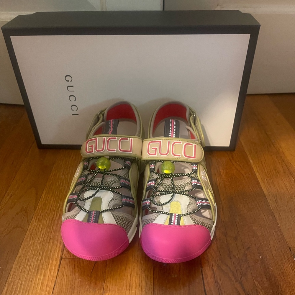 GUCCI SHOES!!! Comfortable everyday shoes. Can be worn with anything